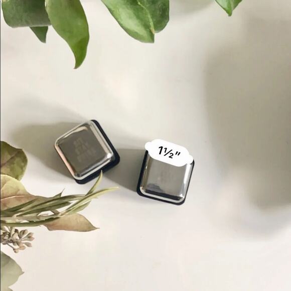 NEW Sit Stay Drink Silver Black Silicone Whiskey Drink Ice Cubes Square Frozen
